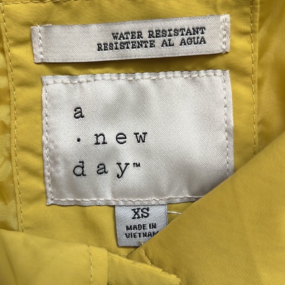 ⭐️a New Day Women's Rain Jacket⭐️ - Picture 7 of 10
